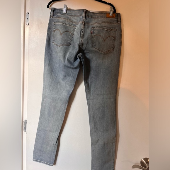 Levi’s Demo Curve medium wash modern rose skinny jeans. - Picture 3 of 3